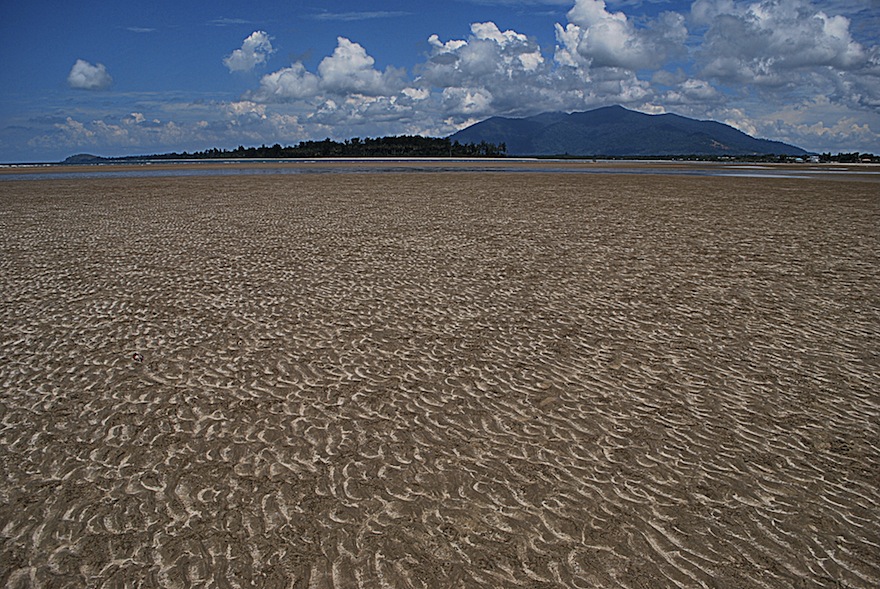 2009 - Low tide - Sematan, Malaysia